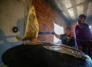 Antalyalı 70 kadın gözleme satarak cami yaptırıyor