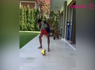 Alişan'ın oğlu Burak bebeğin futbol keyfi!