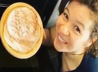 Aylin Kontente herkesi kekledi! Ev yapımı ekmek tarifi sosyal medyayı salladı