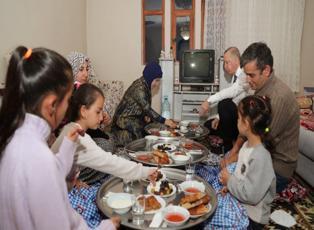 Başkan Erdoğan ve eşi Emine Erdoğan'dan iftar ziyareti