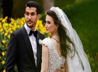 Futbolcu Necip Uysal ve Nur Beşkardeşler evlendi!