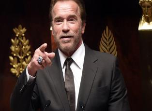 Arnold Schwarzenegger Rus hayranlarına seslendi: Putin'i boykot edin