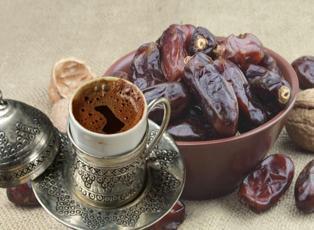 Her gün iftardan sonra bir fincan Türk kahvesinin yanında 2 hurma yerseniz ne olur?