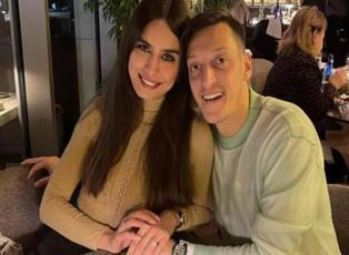 Mesut Özil eşi Amine Gülşe'nin doğum gününü romantik bir paylaşımla kutladı!