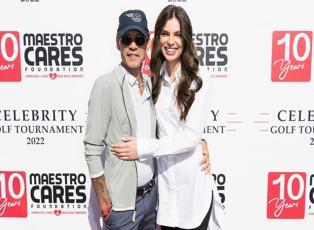 Şarkıcı Marc Anthony kainatın ikinci en güzel kızı Nadia Ferreira ile nişanlandı!