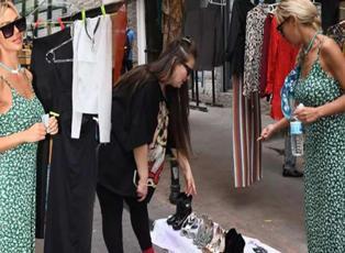 Didem Kınalı sokak hayvanları için elbiselerini kaldırıma dizip sattı!