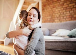 Anne bağımlılığı nasıl geçer? Çocuklarda anne bağımlılığına karşı 7 öneri!