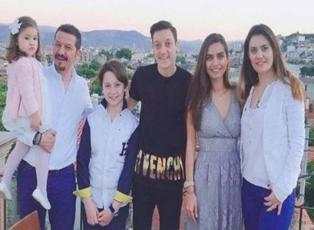 Mesut Özil'den Amine Gülşe’nin abisine büyük jest!