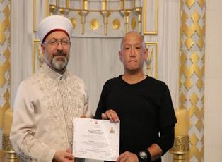 Japonya vatandaşı Kazuhisa Ozaki Müslüman oldu! Diyanet İşleri Başkanı Erbaş yalnız bırakmadı