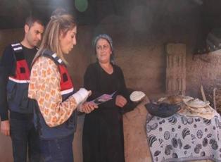 Kadın astsubaylar Şırnak'ta hem ekmek pişirdi, hem KADES'i anlattı!