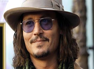 Johnny Depp, ölümcül hastalığı olan minik hayranının karşına bakın nasıl çıktı!