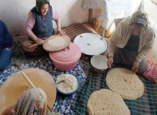 Tüm Türkiye deprem bölgeleri için seferber oldu! Kadınlar depremzedelere ekmek yaptılar