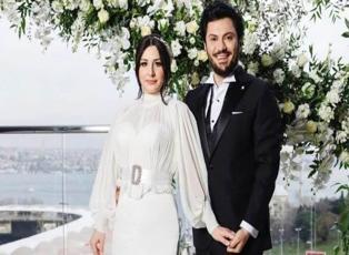 Yasemin Sakallıoğlu evliliklerinin 2.yıl dönümü bu sözlerle paylaştı: "Biz evleneli..."