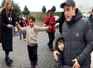 Depremzedeler için tek yürek oldular! Ünlü isimler çadır kentleri gezerek...