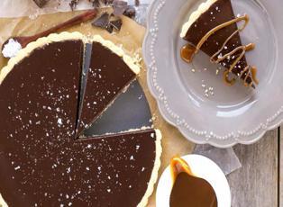 Çikolatalı bu pratik lezzete bayılacaksınız! Çikolatalı fındıklı tart kek tarifi? 