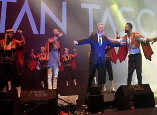 Ankaralılar selle mücadele ederken Mansur Yavaş Tan Taşçı konserine milyonlarca lira saçtı!