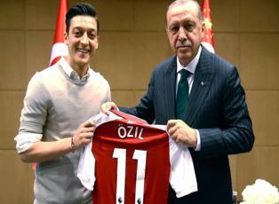 Mesut Özil'den Başkan Erdoğan'lı zafer paylaşımı! "Hamdolsun"