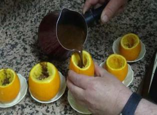 40 yıllık hatırı olan Türk kahvesi portakal içinde sunuluyor! Görenleri şaşırtan lezzet