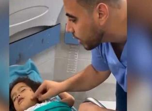 İsrail saldırılarında ailesini kaybeden minik çocuğa ninni söyleyen doktor yürekleri sızlattı!