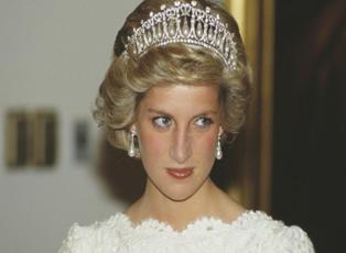 Prenses Diana’nın elbisesi müzayedede satışa çıkarıldı! Elbisenin değeri dudak uçuklattı