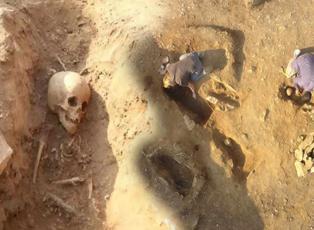 Diyarbakır'da sıradışı arkeolojik kazı! 54 çocuğun gömülü olduğu mezarlık bulundu