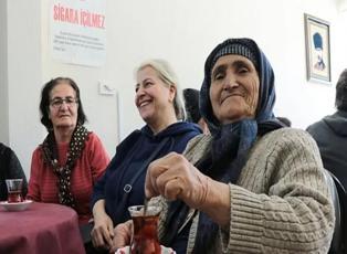 Kayseri'nin bu köyünde kadınlar kahvede okeye dönüyor!