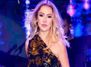 Özel bir etkinlik için Venedik'e gitmişti! Hadise kıyafetiyle geceye damga vurdu