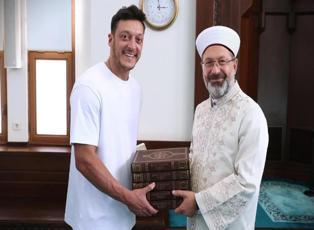 Futbolcu Mesut Özil Diyanet İşleri Başkanı Ali Erbaş'la bir araya geldi