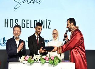 Bağcılar’da 7 çift Bakan Yumaklı’nın şahitliğinde dünya evine girdi