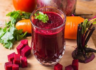 3 günde fit görünüm: Kilo verdiren pancar detoksu tarifi!