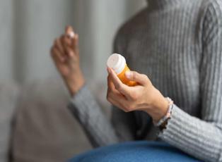 Dikkat &ccedil;eken uyarı: Kanser hastalarında ezbere alınan vitaminlere dikkat