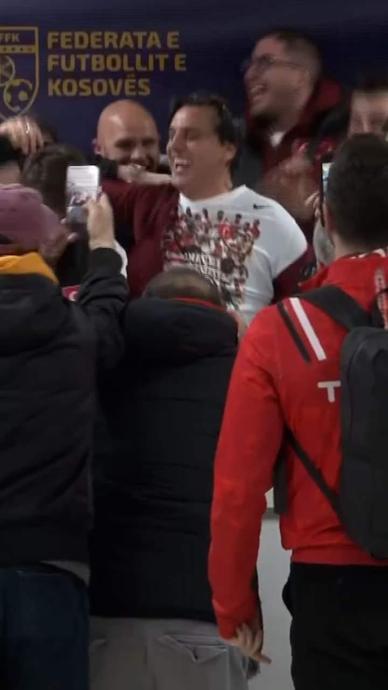 Montella'ya basın toplantısında sulu kutlama