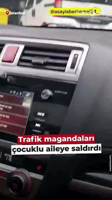 İstanbul Kartal&rsquo;da iki şahıs, i&ccedil;inde &ccedil;ocuk bulunan bir aracın &ouml;n&uuml;n&uuml; keserek saldırıda bulundu.