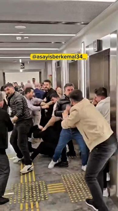 Boşanma davasında kavga &ccedil;ıktı!