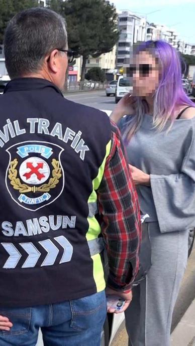 Ceza kesilince yolcuları su&ccedil;ladı!