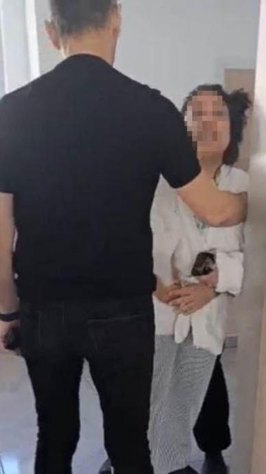 Ders sırasında sınıfı bastı!