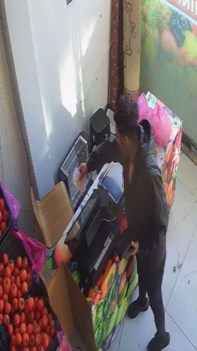 Kasa boş diye hırsızlık yapmadı