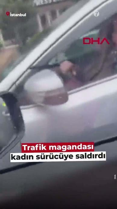 Trafik magandası, &ccedil;ocuklu s&uuml;r&uuml;c&uuml;ye saldırdı!