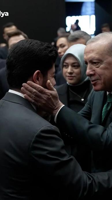 Yanaklarını sıkıp 'Maşallah' dedi