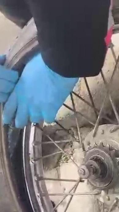 Motosiklet lastiğinden &ccedil;ıktı!