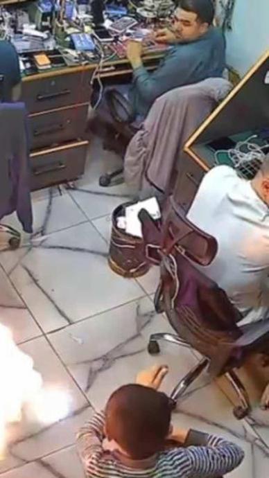 Şarjdaki telefon alev aldı!