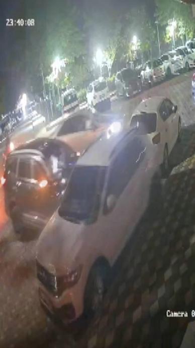 &Ouml;nce birbirlerine &ccedil;arptılar sonra başka ara&ccedil;lara!