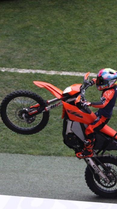 Zayn Sofuoğlu'ndan motosiklet şovu