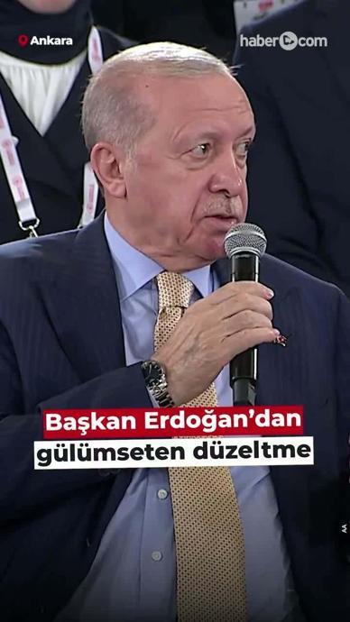 Başkan Erdoğan'dan g&uuml;l&uuml;mseten d&uuml;zeltme
