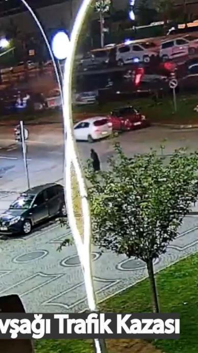 Işıklarda duran ara&ccedil;ları bi&ccedil;ti!
