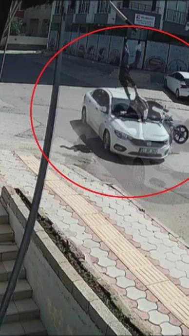 Otomobile ok gibi saplandı!