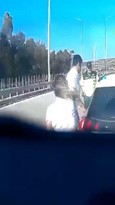 Denetim yapan jandarma personeline TIR &ccedil;arptı!