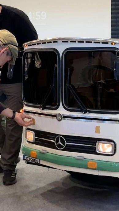 Hayranı olduğu otob&uuml;s&uuml; minyat&uuml;re d&ouml;n&uuml;şt&uuml;rd&uuml;
