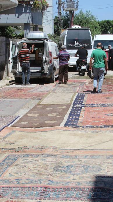 Yapılmayan yola halı serdiler