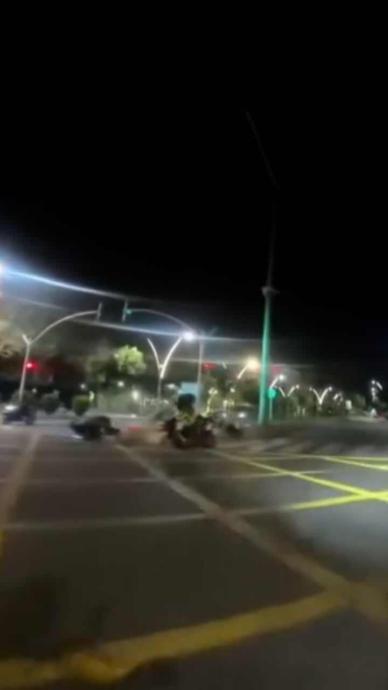 İki motosiklet s&uuml;ratle &ccedil;arpıştı!